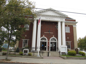 Farmington, NH Town Hall (Courtesy Doug Kerr via Flickr)